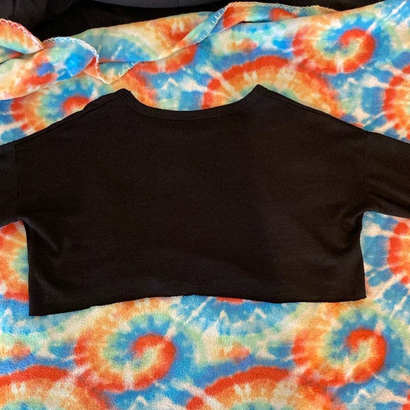 Cropped Shirt - Picture 2 of 2